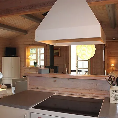 Three-bedroom Holiday Vej 03 * Vesterø Havn